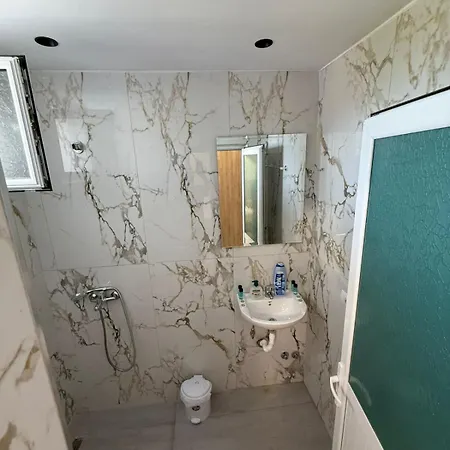 House Xhipi 2*